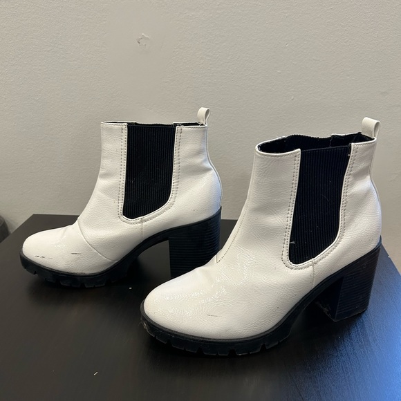White Boots - Picture 2 of 3